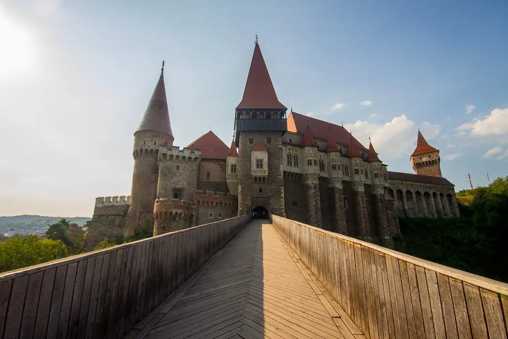 Le château des Corvin ou château de Hunedoara, conte de fée de Transylvanie Le chateau des Corvin ou chateau de Hunedoara conte de fee de Transylvanie roumanie 7 Le-chateau-des-Corvin-ou-chateau-de-Hunedoara-conte-de-fee-de-Transylvanie-roumanie-7