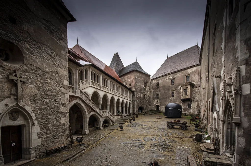 Le château des Corvin ou château de Hunedoara, conte de fée de Transylvanie Le chateau des Corvin ou chateau de Hunedoara conte de fee de Transylvanie roumanie 8 Le-chateau-des-Corvin-ou-chateau-de-Hunedoara-conte-de-fee-de-Transylvanie-roumanie-8