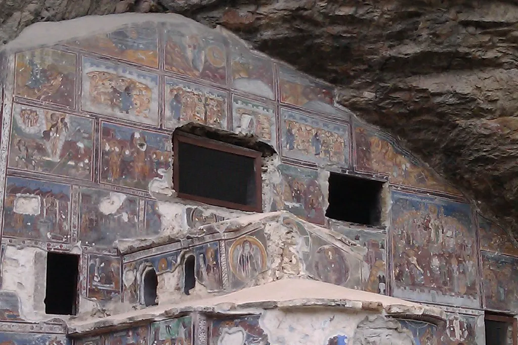 Le monastère de Sumela, un monastère à flanc de falaise en Turquie Le monastere de Sumela un monastere a flanc de falaise en Turquie 13 Le monastere de Sumela un monastere a flanc de falaise en Turquie 13