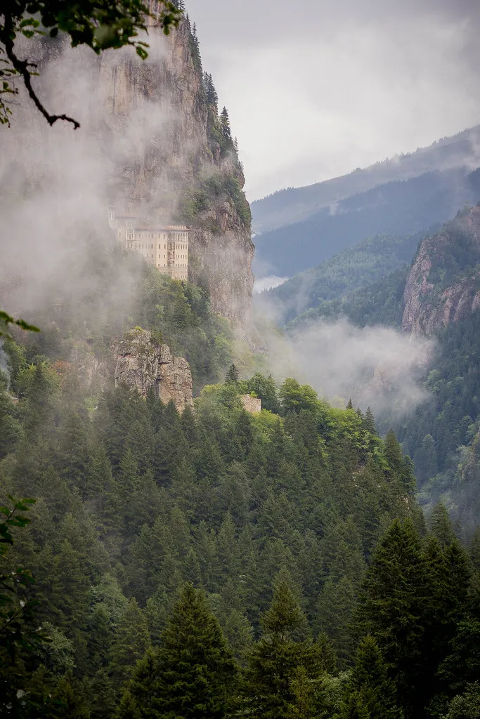 Le monastère de Sumela, un monastère à flanc de falaise en Turquie Le monastere de Sumela un monastere a flanc de falaise en Turquie 3 Le monastere de Sumela un monastere a flanc de falaise en Turquie 3