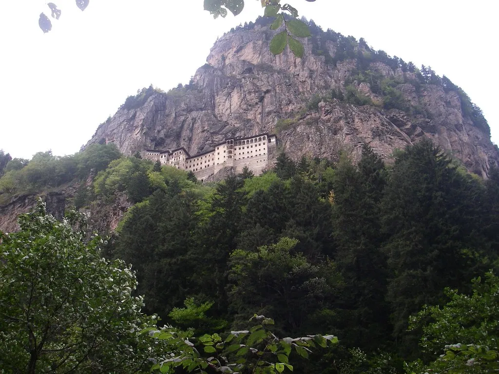 Le monastère de Sumela, un monastère à flanc de falaise en Turquie Le monastere de Sumela un monastere a flanc de falaise en Turquie 4 Le monastere de Sumela un monastere a flanc de falaise en Turquie 4