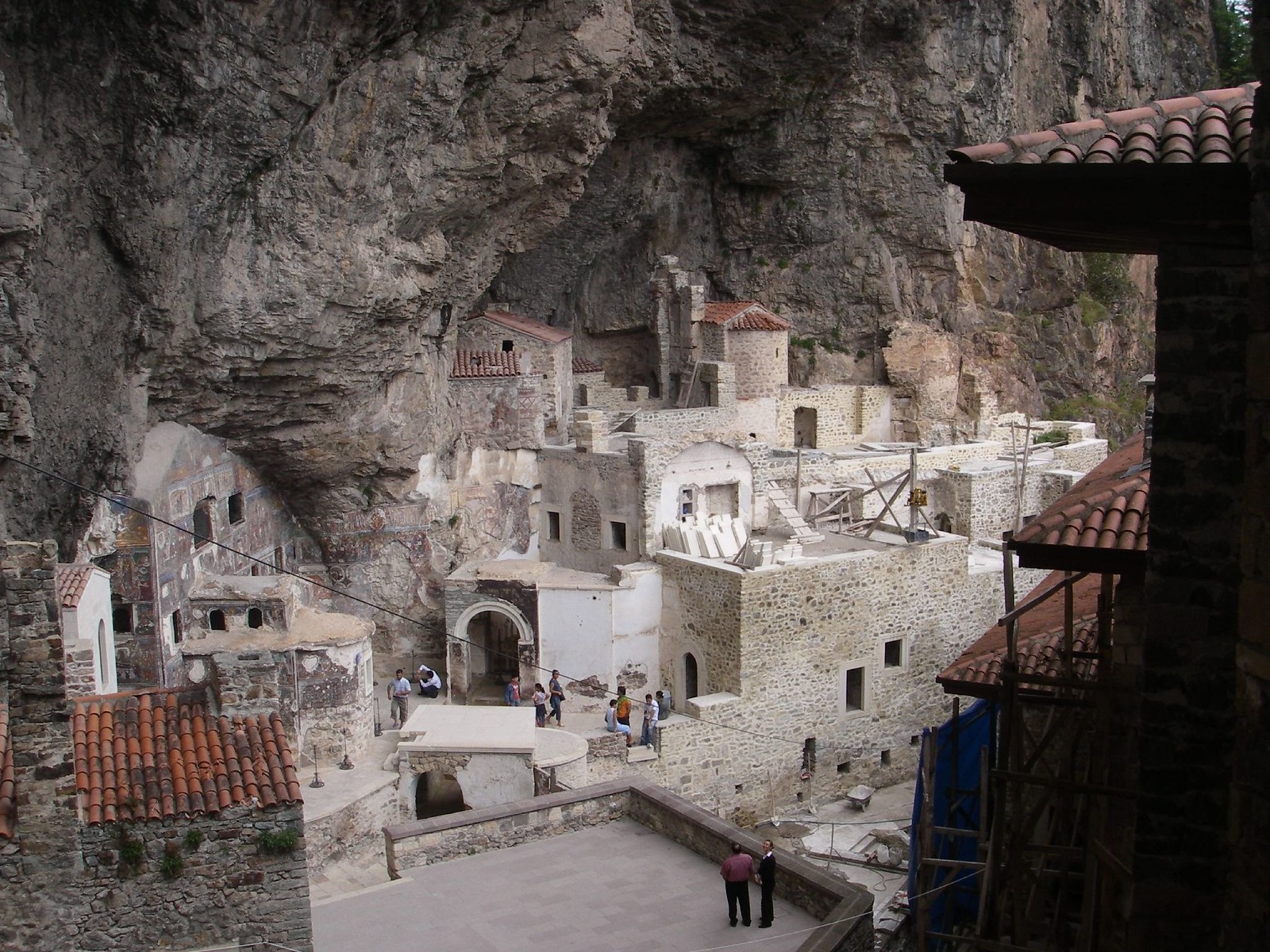 Grotte intérieure du monastère de Sumela sur la falaise de Trabzon Grotte intérieure du monastère de Sumela sur la falaise de Trabzon