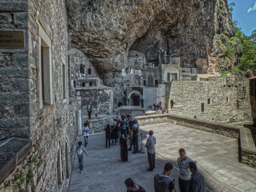 Le monastère de Sumela, un monastère à flanc de falaise en Turquie Le monastere de Sumela un monastere a flanc de falaise en Turquie 7 Le monastere de Sumela un monastere a flanc de falaise en Turquie 7