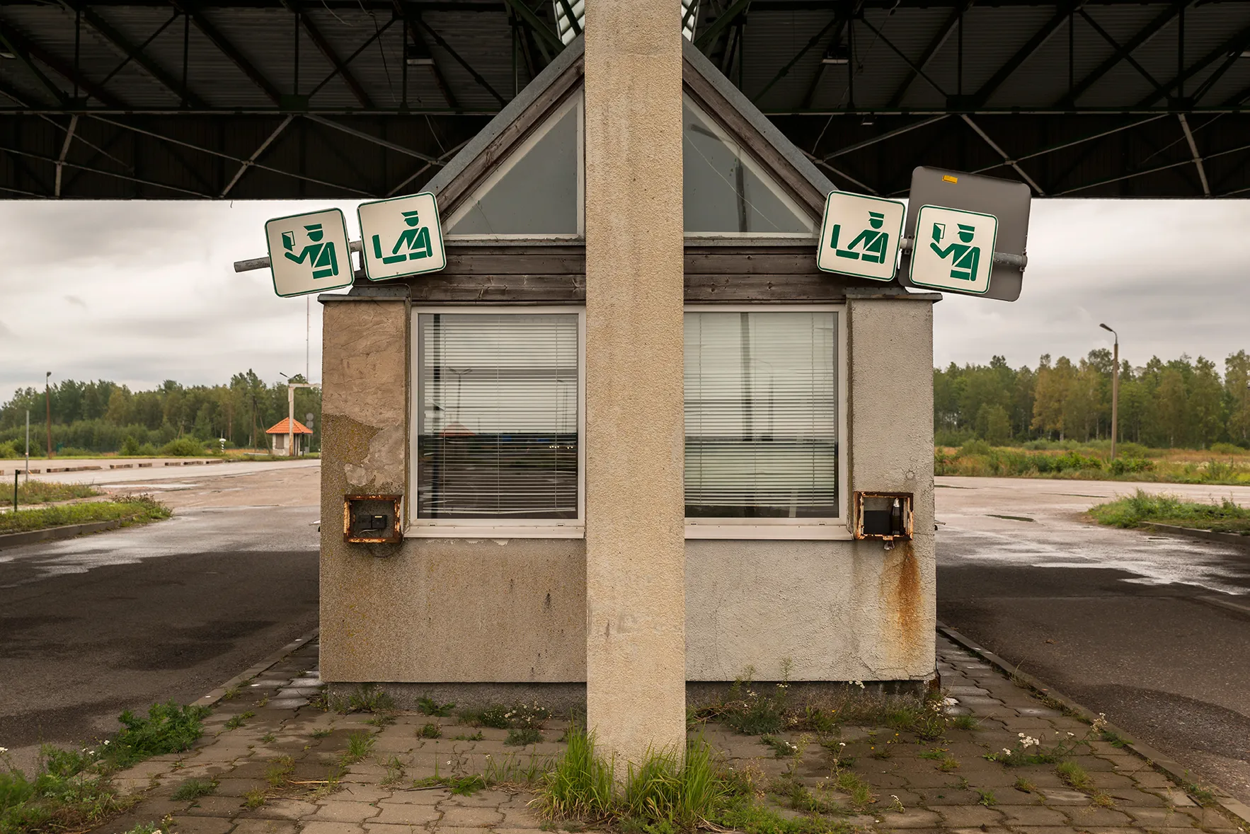 Schengen - des postes frontières abandonnés de Shengen par Andrés Gallardo Albajar Schengen des postes frontieres abandonnes de Shengen par Andres Gallardo Albajar 2 Schengen des postes frontieres abandonnes de Shengen par Andres Gallardo Albajar 2