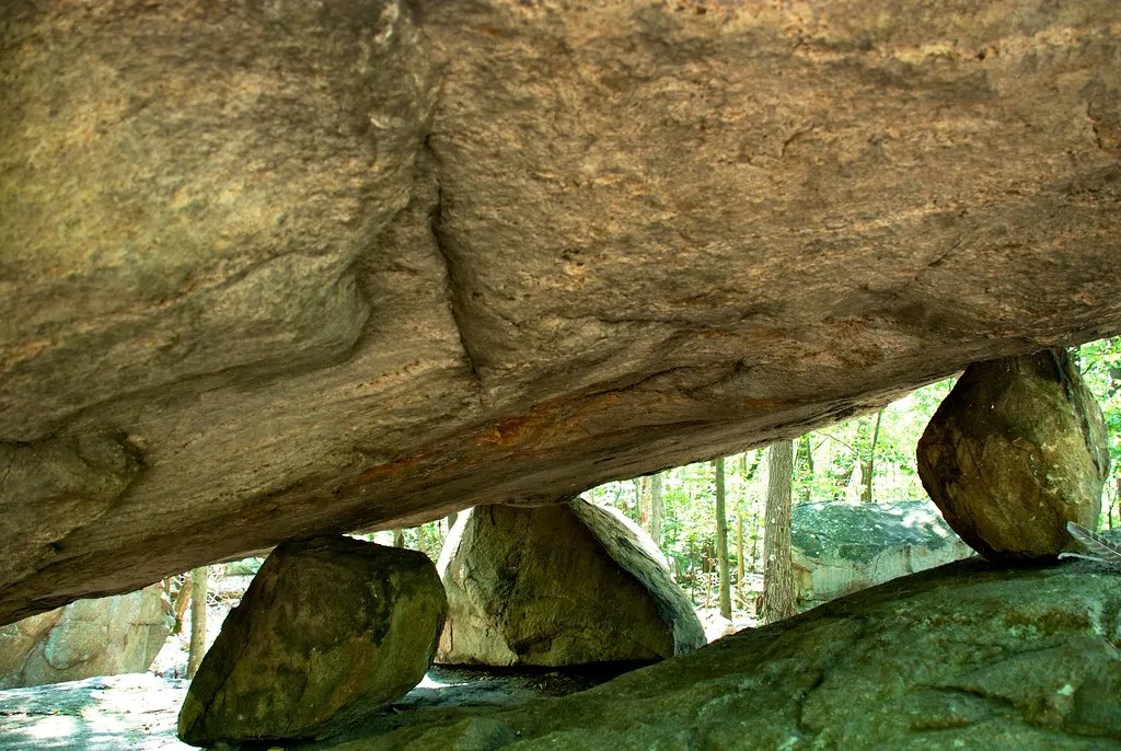 Tripod rock - un étrange rocher sur 3 pieds Tripod rock un etrange rocher sur 3 pieds pyramid mountain new jersey 4 Tripod-rock-un-etrange-rocher-sur-3-pieds-pyramid-mountain-new-jersey-4