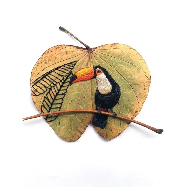 Des broderies d' oiseaux sur des feuilles mortes broderies d oiseaux sur des feuilles mortes par Laura Dalla Vecchia 3 broderies d oiseaux sur des feuilles mortes par Laura Dalla Vecchia 3