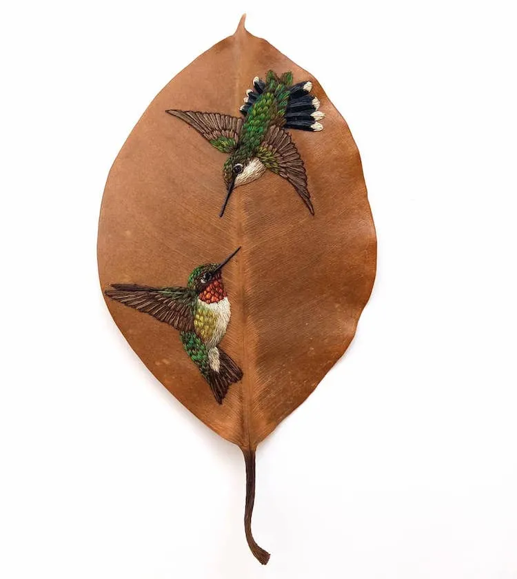 Des broderies d' oiseaux sur des feuilles mortes broderies d oiseaux sur des feuilles mortes par Laura Dalla Vecchia 9 broderies d oiseaux sur des feuilles mortes par Laura Dalla Vecchia 9