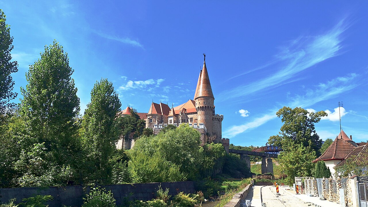 Château de Hunedoara ou château des Corvin en Transylvanie Château de Hunedoara ou château des Corvin en Transylvanie