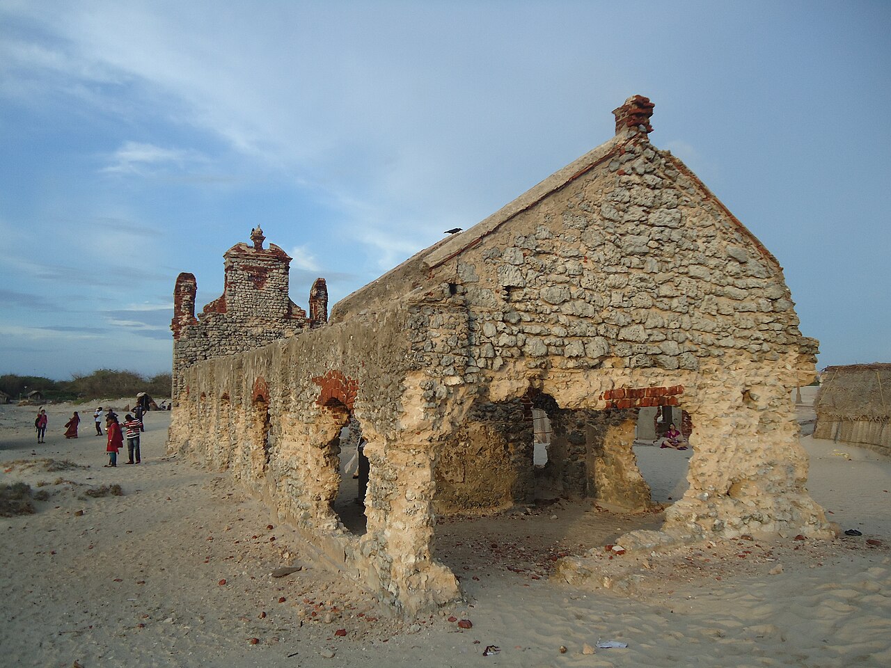 Ruines de l’église de Dhanushkodi au Tamil Nadu Ruines de l’église de Dhanushkodi au Tamil Nadu