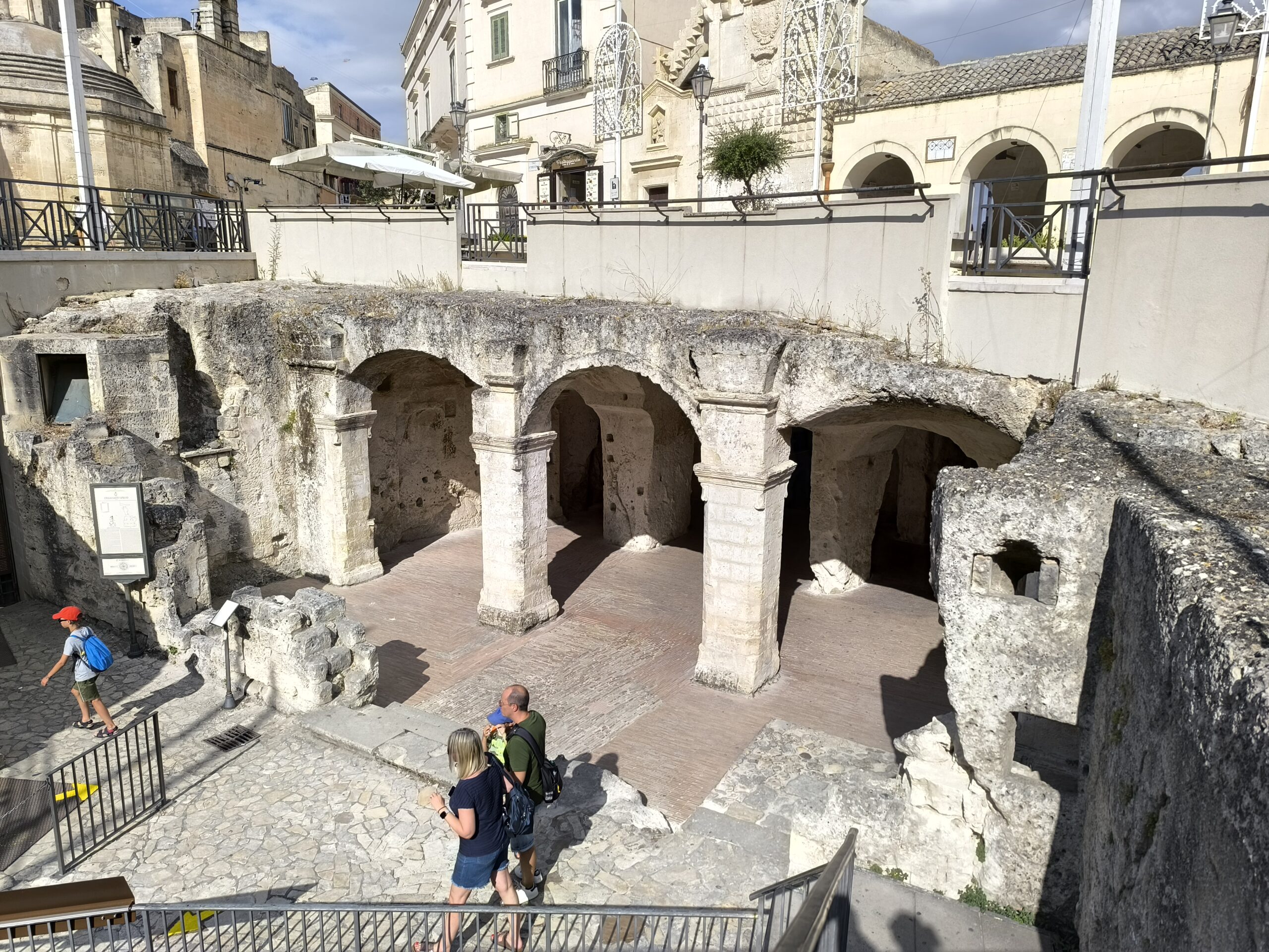 espace rupestre matera Vestiges et espaces creusés dans la roche à Matera
