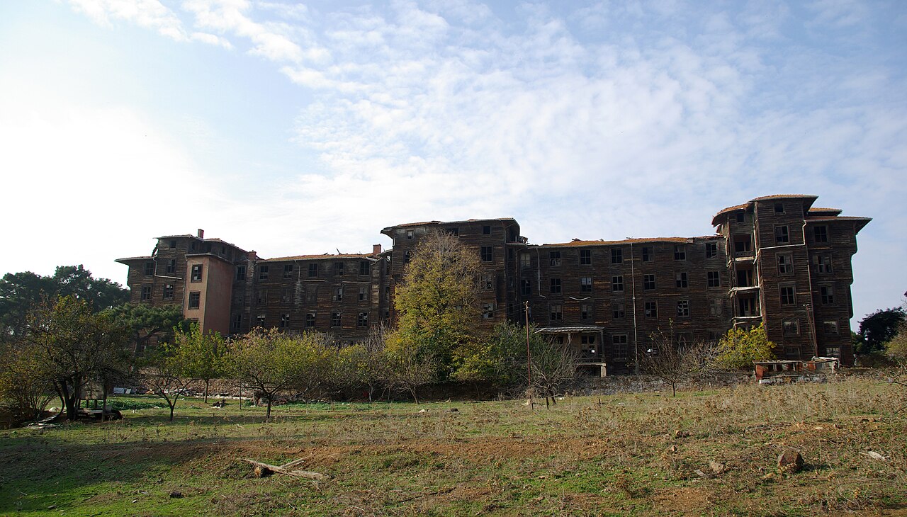 Grand orphelinat grec de Prinkipo à Büyükada près d’Istanbul Grand orphelinat grec de Prinkipo à Büyükada près d’Istanbul