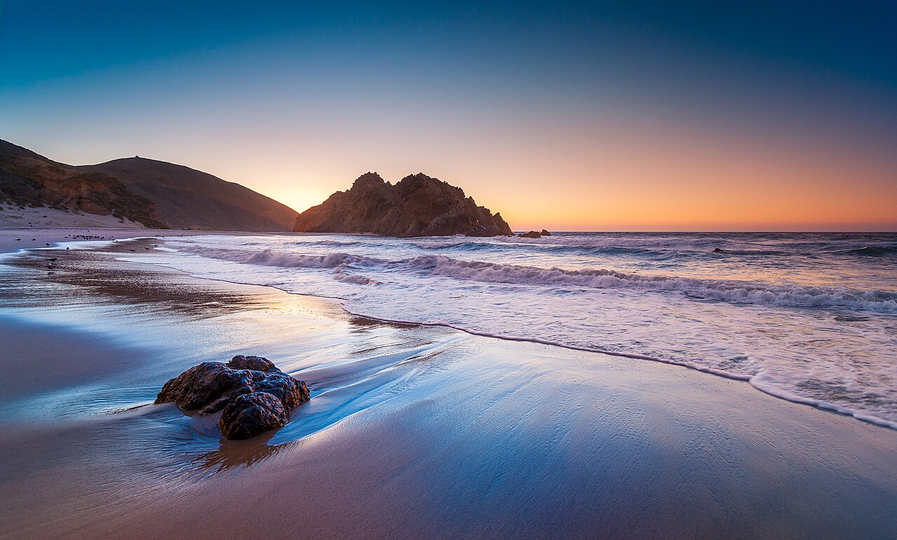 pfeiffer beach big sur californie Vue générale de Pfeiffer Beach et de ses rochers à Big Sur en Californie