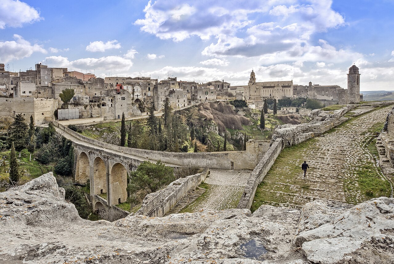 ponte acquedotto gravina james bond Ponte dell’Acquedotto à Gravina in Puglia utilisé dans Mourir peut attendre