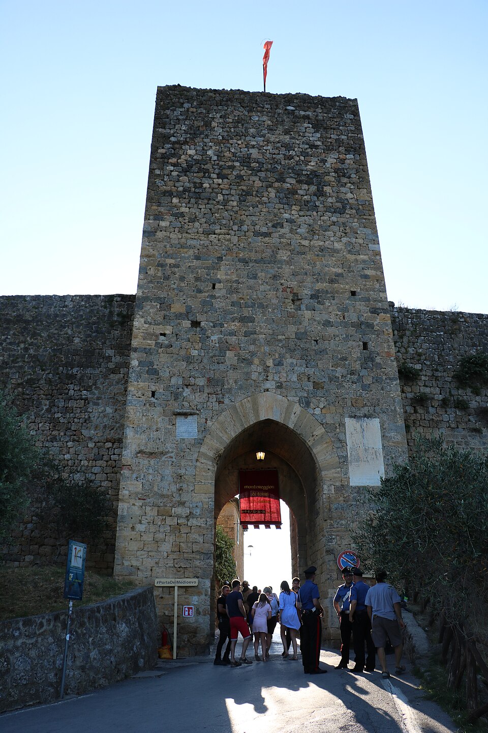 Porta Franca ou Porta Romea de Monteriggioni sur la Via Francigena Porta Franca ou Porta Romea de Monteriggioni sur la Via Francigena