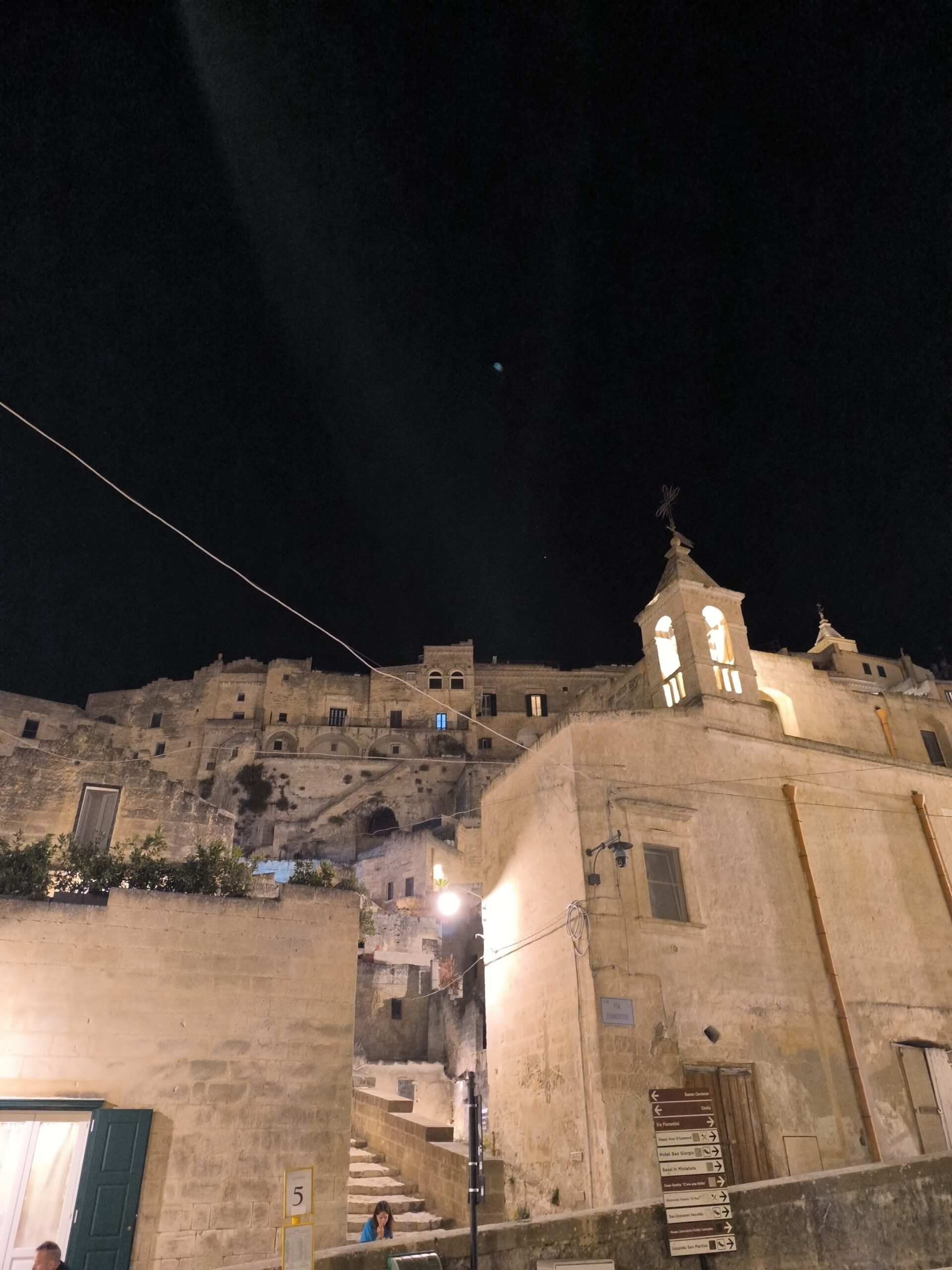 sassi matera nuit Ruelles et maisons des Sassi de Matera éclairées de nuit
