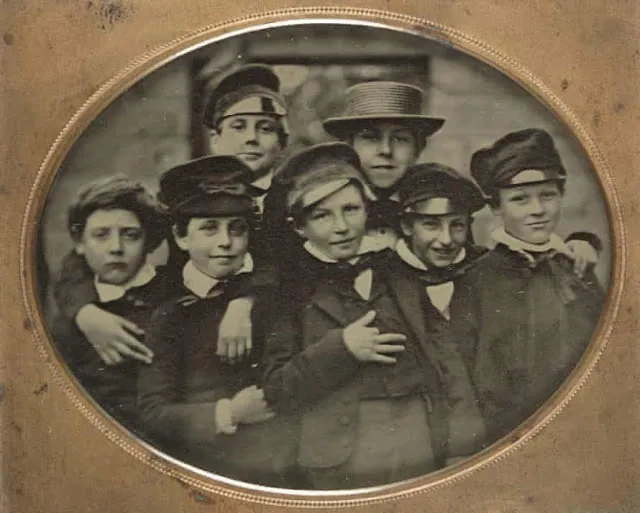 30 portraits de personnes souriantes, rares au 19eme siècle 30 portraits de personnes souriantes rares au 19eme siecle daguerreotype 1 30-portraits-de-personnes-souriantes-rares-au-19eme-siecle-daguerreotype