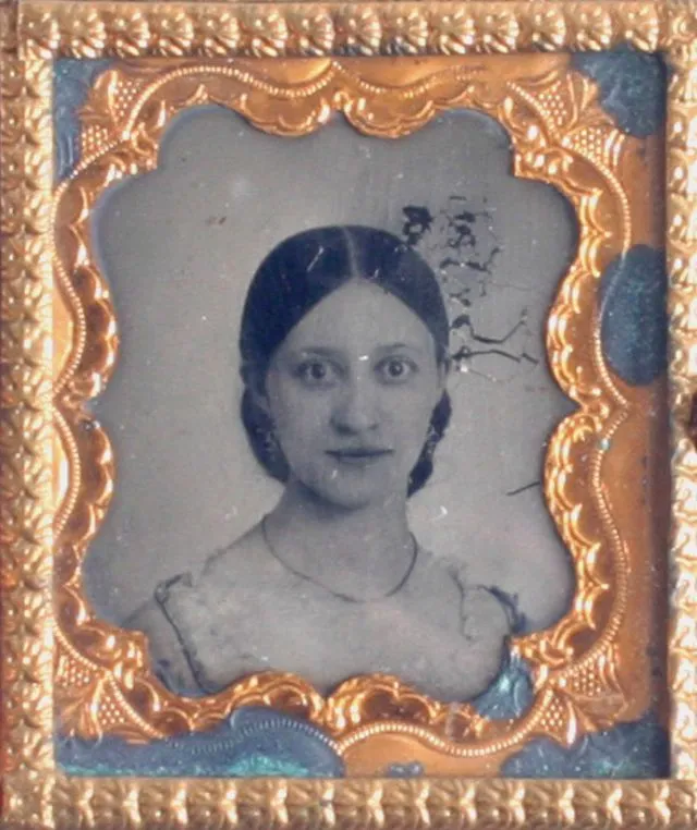 30 portraits de personnes souriantes, rares au 19eme siècle 30 portraits de personnes souriantes rares au 19eme siecle daguerreotype 6 30-portraits-de-personnes-souriantes-rares-au-19eme-siecle-daguerreotype