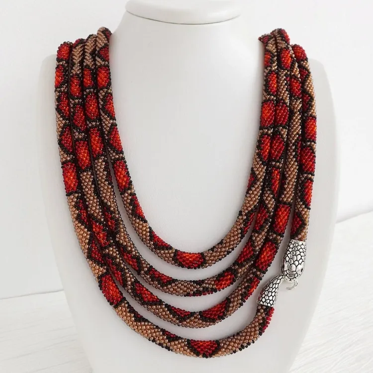 Des bijoux en forme de serpent Des bijoux en forme de serpent collier bracelet 2 Des-bijoux-en-forme-de-serpent-collier-bracelet