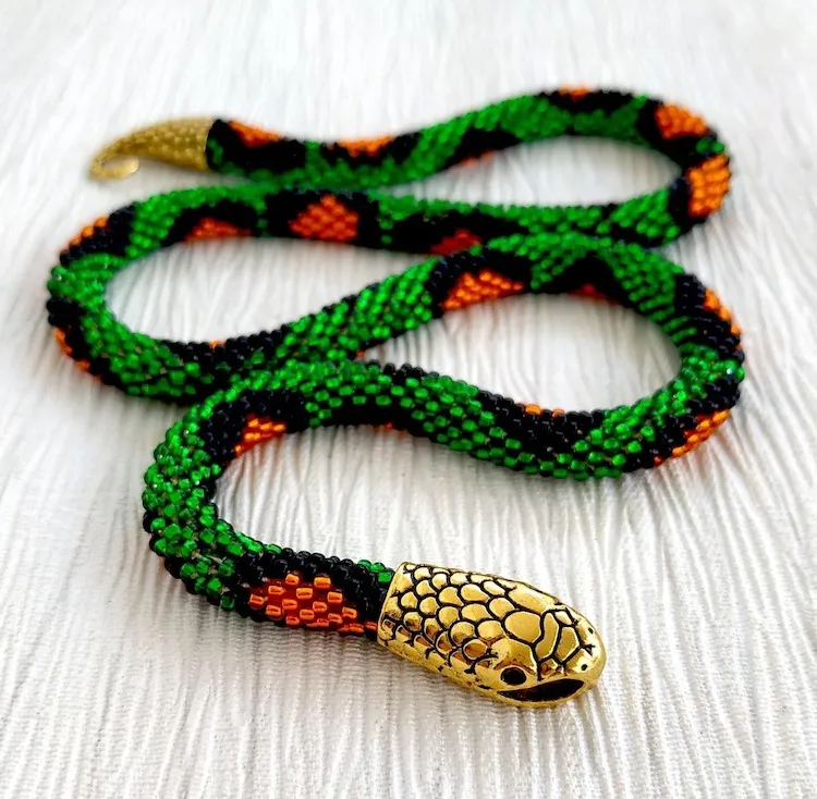 Des bijoux en forme de serpent Des bijoux en forme de serpent collier bracelet 6 Des-bijoux-en-forme-de-serpent-collier-bracelet