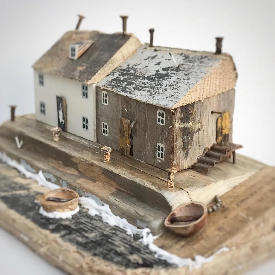 Des compositions et sculptures en objets trouvés par Kirsty Elson Des compositions et sculptures en objets trouves par Kirsty Elson 11 Des-compositions-et-sculptures-en-objets-trouves-par-Kirsty-Elson