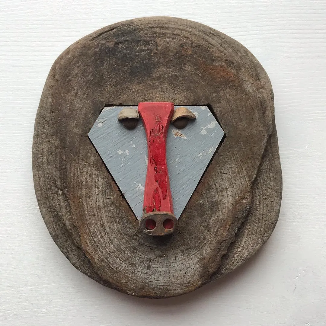 Des compositions et sculptures en objets trouvés par Kirsty Elson Des compositions et sculptures en objets trouves par Kirsty Elson 14 Des-compositions-et-sculptures-en-objets-trouves-par-Kirsty-Elson