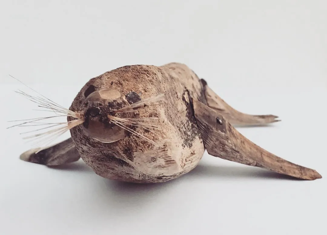 Des compositions et sculptures en objets trouvés par Kirsty Elson Des compositions et sculptures en objets trouves par Kirsty Elson 17 Des-compositions-et-sculptures-en-objets-trouves-par-Kirsty-Elson