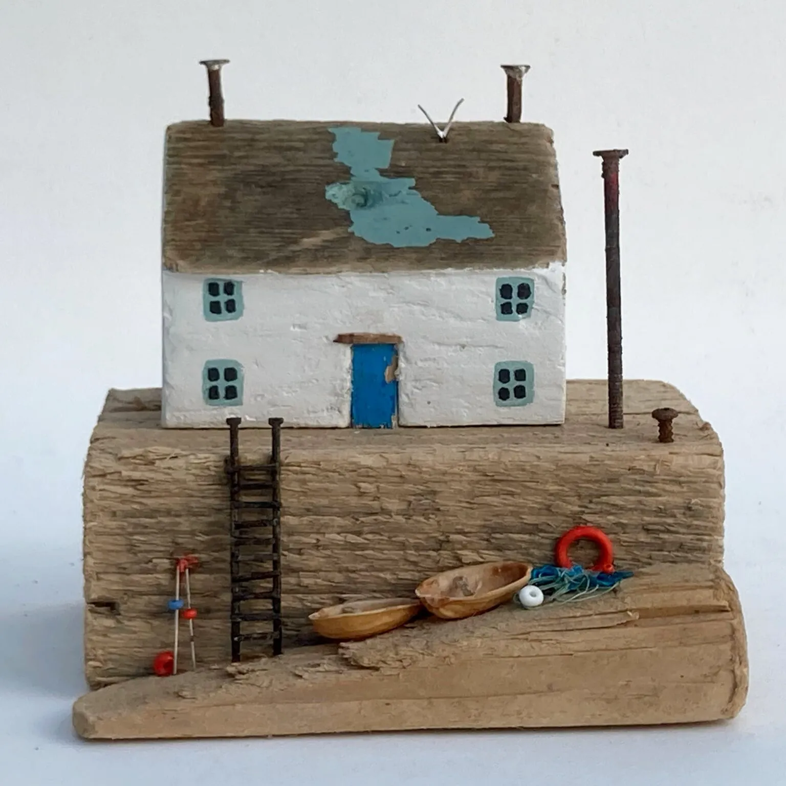 Des compositions et sculptures en objets trouvés par Kirsty Elson Des compositions et sculptures en objets trouves par Kirsty Elson 6 Des-compositions-et-sculptures-en-objets-trouves-par-Kirsty-Elson