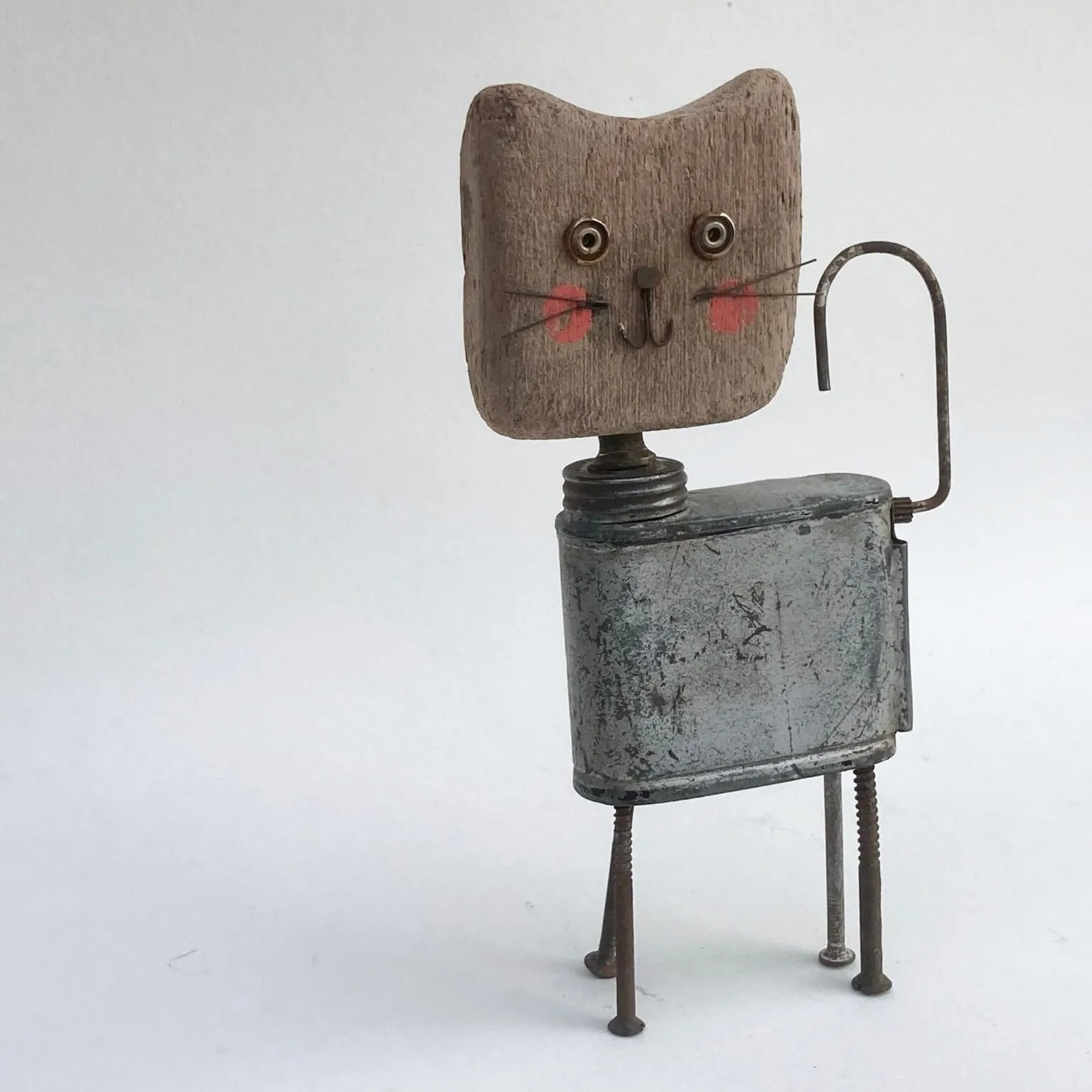 Des compositions et sculptures en objets trouvés par Kirsty Elson Des compositions et sculptures en objets trouves par Kirsty Elson 7 Des-compositions-et-sculptures-en-objets-trouves-par-Kirsty-Elson