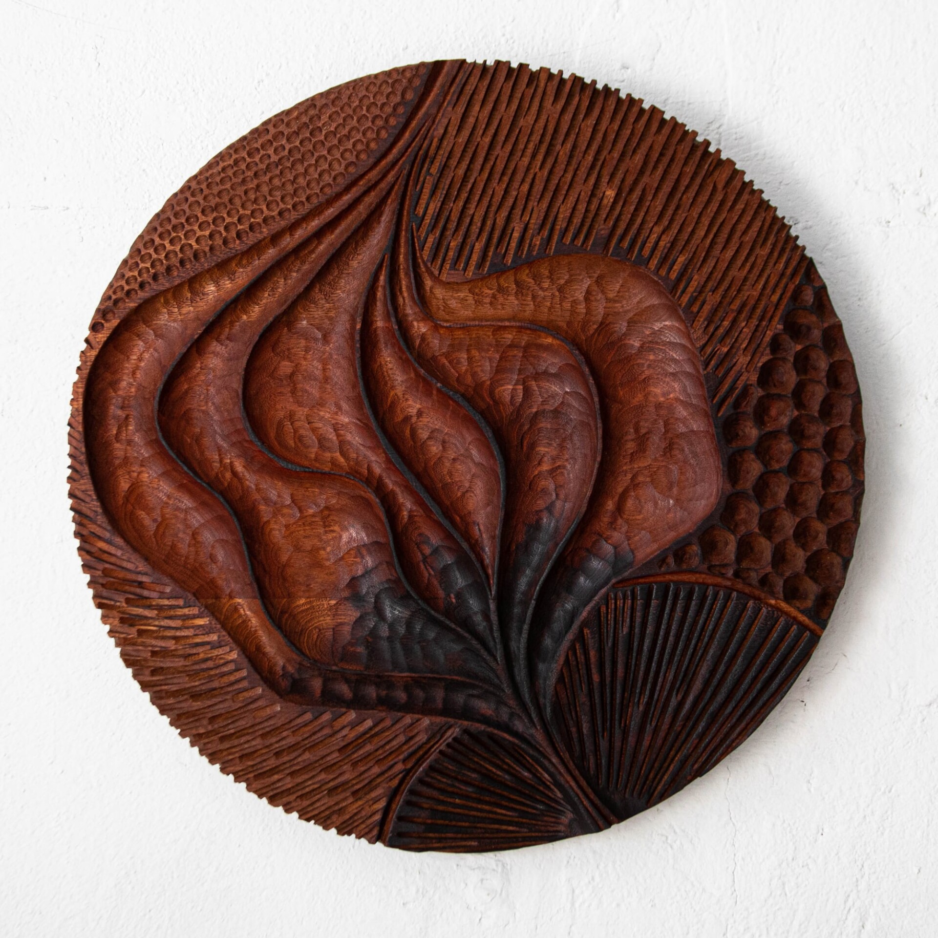 Des sculptures en acajou carbonisé par John Beadle Des sculptures en acajou carbonise par John Beadle 1 Des sculptures en acajou carbonise par John Beadle 1