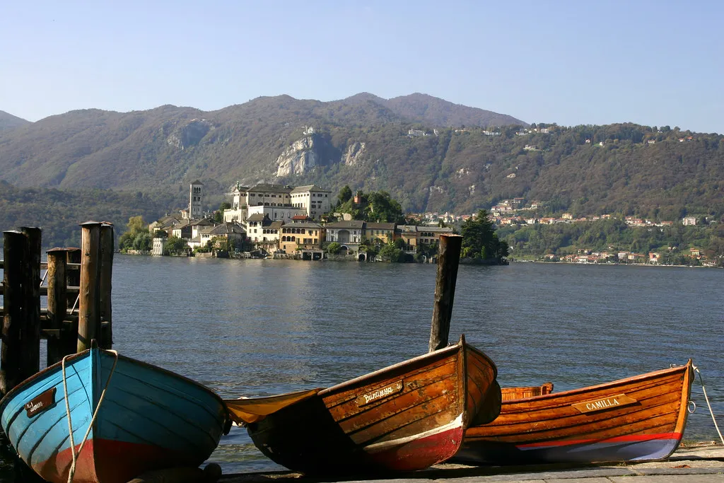 Isola San Giulio - la magnifique île Saint Jules du lac d'Orta Isola San Giulio la magnifique ile Saint Jules du lac d Orta piemont italie 3 Isola-San-Giulio-la-magnifique-ile-Saint-Jules-du-lac-d-Orta-piemont-italie-3