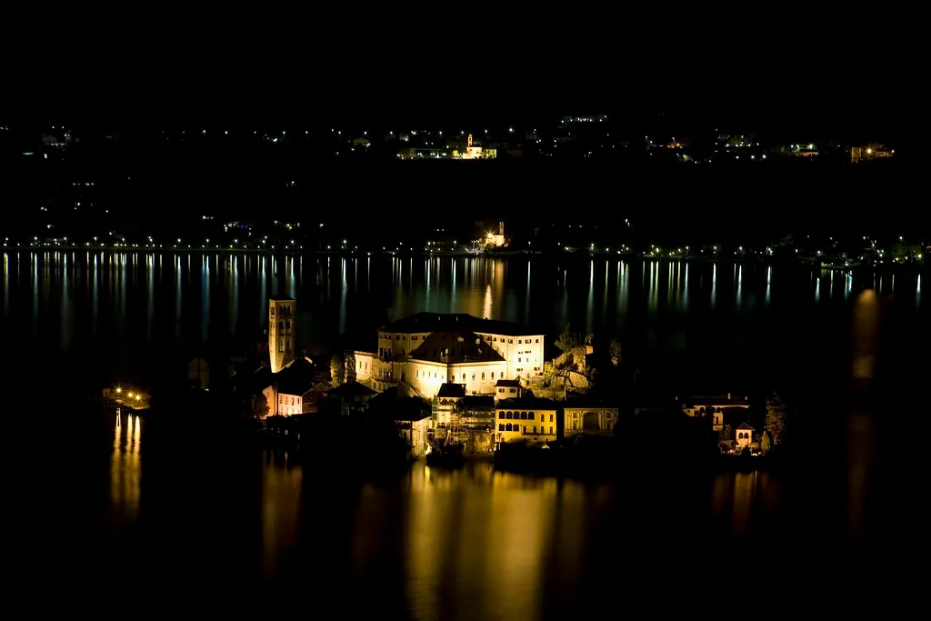 Isola San Giulio - la magnifique île Saint Jules du lac d'Orta Isola San Giulio la magnifique ile Saint Jules du lac d Orta piemont italie 6 Isola-San-Giulio-la-magnifique-ile-Saint-Jules-du-lac-d-Orta-piemont-italie-6