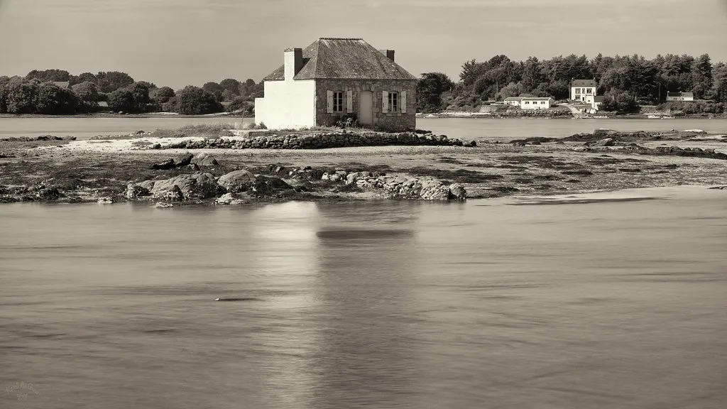 La célèbre maison aux volets bleus de l'îlot de Nichtarguer La celebre maison aux volets bleus de l ilot de Nichtarguer 5 La-celebre-maison-aux-volets-bleus-de-l-ilot-de-Nichtarguer Saint-Cado Bretagne