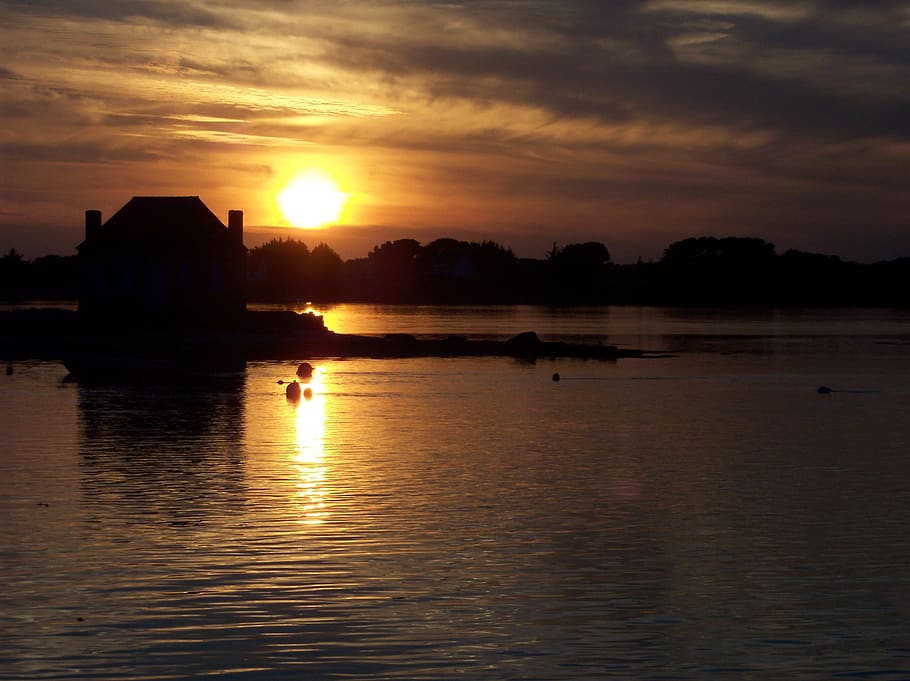 La célèbre maison aux volets bleus de l'îlot de Nichtarguer La celebre maison aux volets bleus de l ilot de Nichtarguer 6 La-celebre-maison-aux-volets-bleus-de-l-ilot-de-Nichtarguer Saint-Cado Bretagne