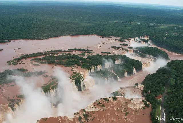 Les fabuleuses cascades d'Iguazu, une des 7 merveilles naturelles du monde Les fabuleuses cascades d Iguazu une des 7 merveilles naturelles du monde argentine bresil 14 Les fabuleuses cascades d Iguazu une des 7 merveilles naturelles du monde argentine bresil 14