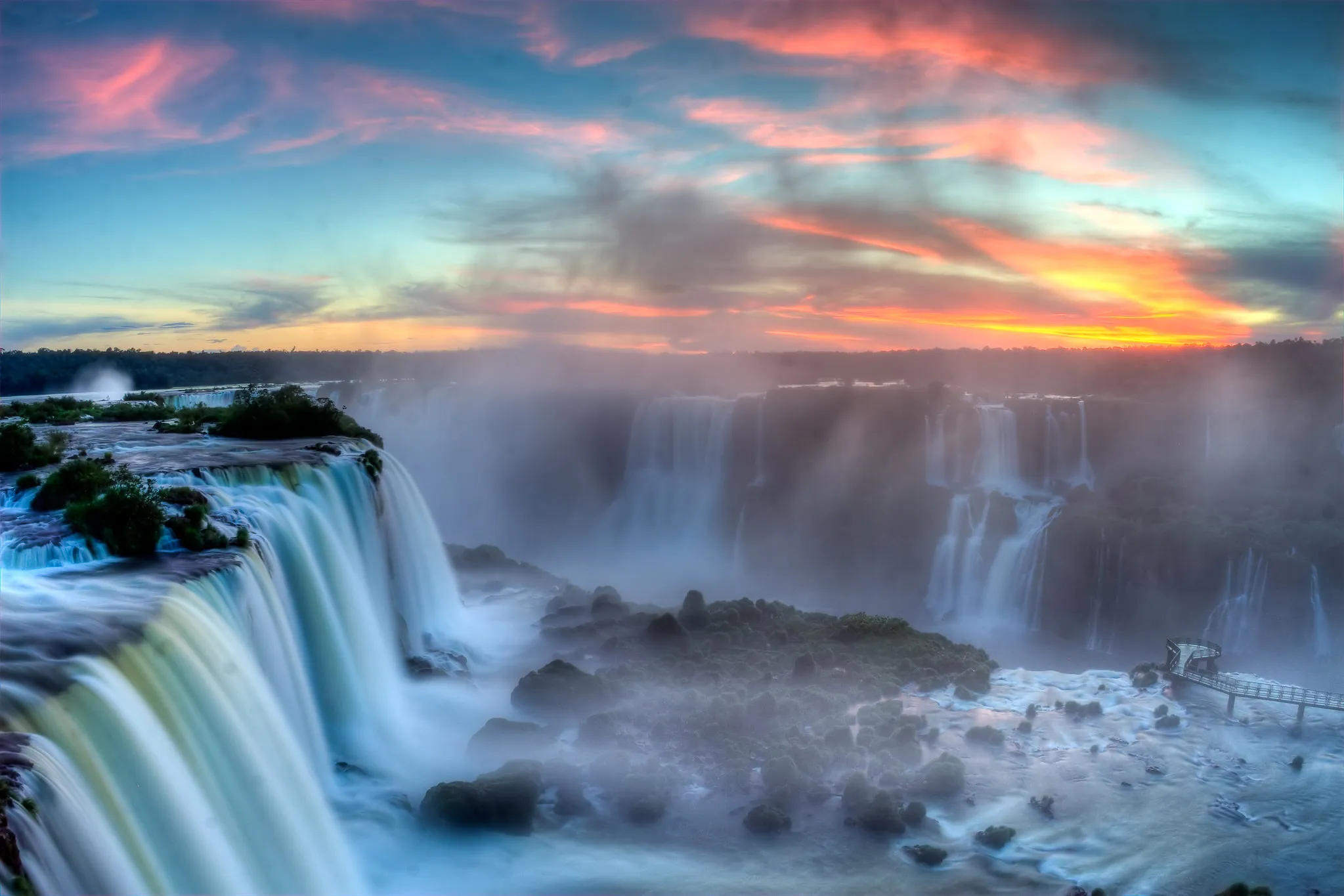 Les fabuleuses cascades d'Iguazu, une des 7 merveilles naturelles du monde Les fabuleuses cascades d Iguazu une des 7 merveilles naturelles du monde argentine bresil 17 Les-fabuleuses-cascades-dIguazu-une-des-7-merveilles-naturelles-du-monde-argentine-bresil-17