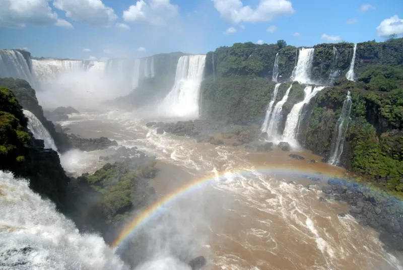Les fabuleuses cascades d'Iguazu, une des 7 merveilles naturelles du monde Les fabuleuses cascades d Iguazu une des 7 merveilles naturelles du monde argentine bresil 3 Les-fabuleuses-cascades-d-Iguazu-une-des-7-merveilles-naturelles-du-monde-argentine-bresil-3