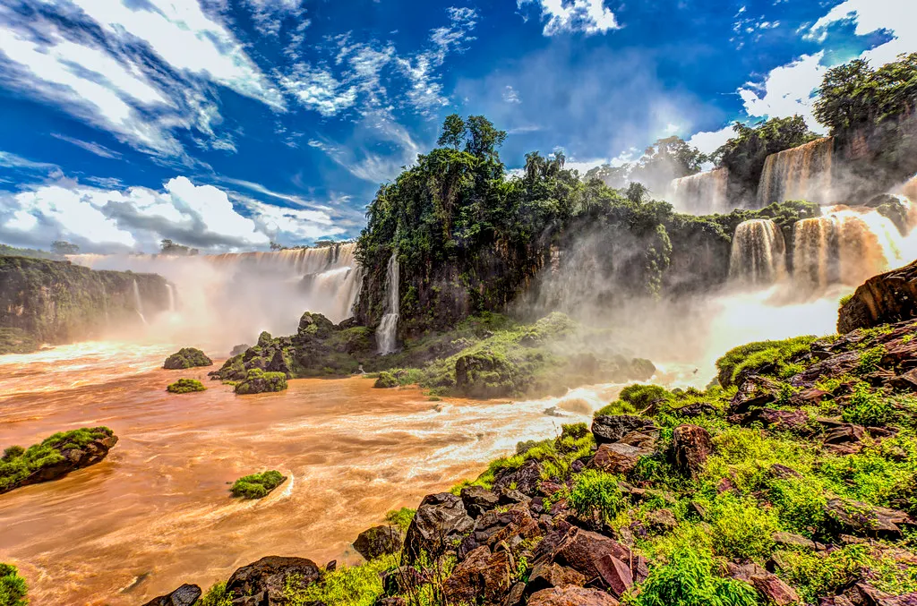 Les fabuleuses cascades d'Iguazu, une des 7 merveilles naturelles du monde Les fabuleuses cascades d Iguazu une des 7 merveilles naturelles du monde argentine bresil 9 Les-fabuleuses-cascades-d-Iguazu-une-des-7-merveilles-naturelles-du-monde-argentine-bresil-9