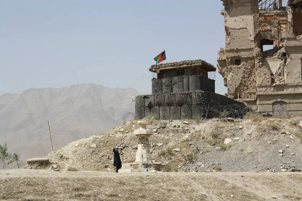 Les ruines du palais Tajbeg et du palais Darulaman , le Versailles d'Afghanistan Les ruines du palais Tajbeg et du palais Darulaman le Versailles d Afghanistan 16 Les-ruines-du-palais-Tajbeg-et-du-palais-Darulaman-le-Versailles-d-Afghanistan-16