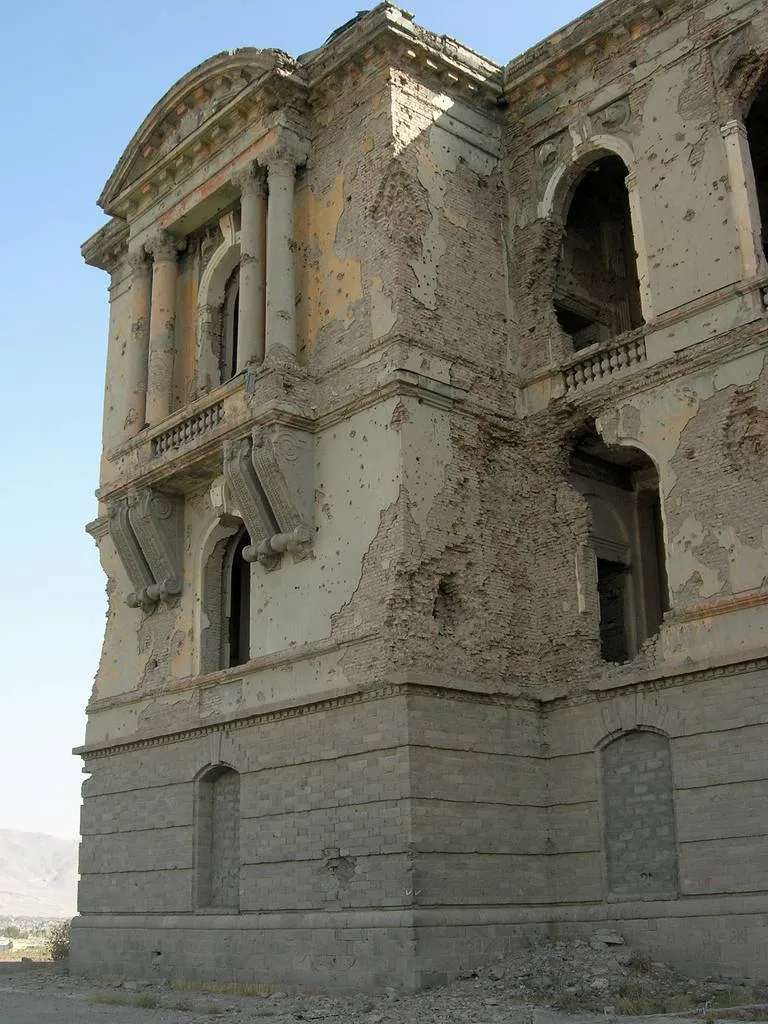 Les ruines du palais Tajbeg et du palais Darulaman , le Versailles d'Afghanistan Les ruines du palais Tajbeg et du palais Darulaman le Versailles d Afghanistan 2 Les-ruines-du-palais-Tajbeg-et-du-palais-Darulaman-le-Versailles-d-Afghanistan-2