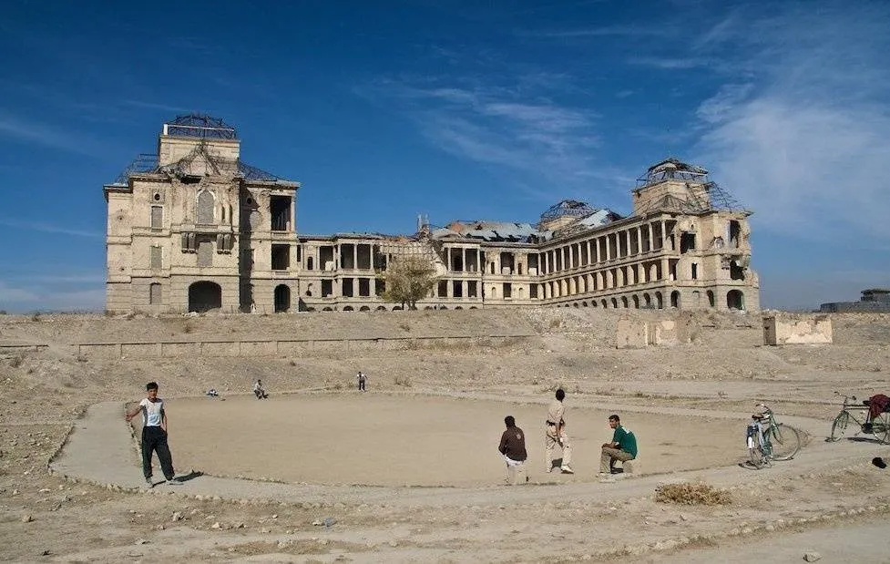 Les ruines du palais Tajbeg et du palais Darulaman , le Versailles d'Afghanistan Les ruines du palais Tajbeg et du palais Darulaman le Versailles d Afghanistan 20 Les-ruines-du-palais-Tajbeg-et-du-palais-Darulaman-le-Versailles-d-Afghanistan-20