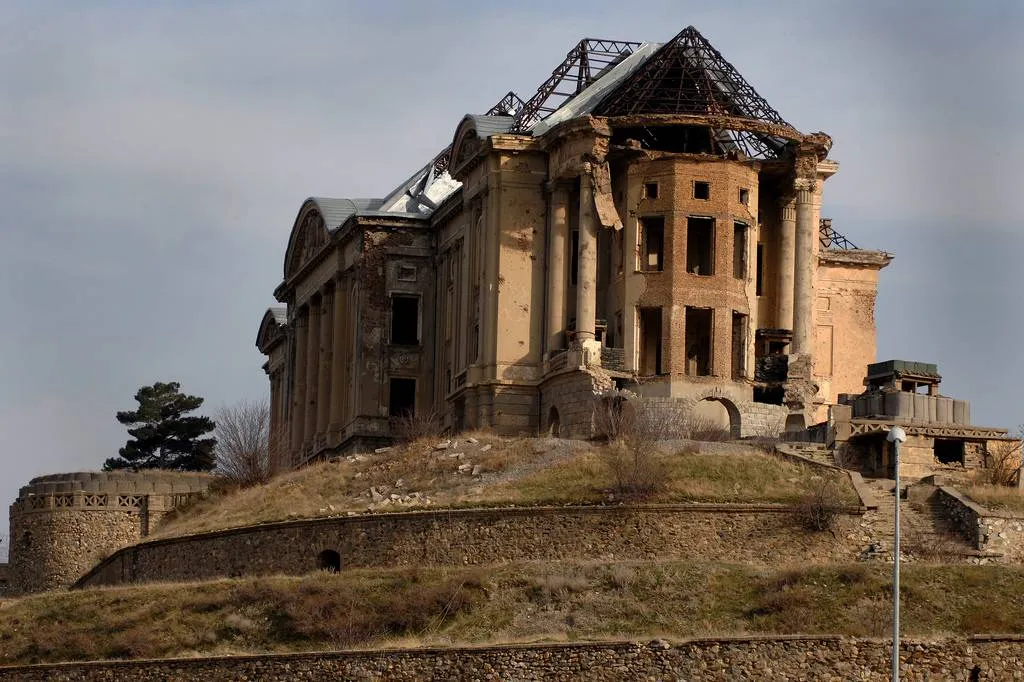Les ruines du palais Tajbeg et du palais Darulaman , le Versailles d'Afghanistan Les ruines du palais Tajbeg et du palais Darulaman le Versailles d Afghanistan 21 Les-ruines-du-palais-Tajbeg-et-du-palais-Darulaman-le-Versailles-d-Afghanistan-21