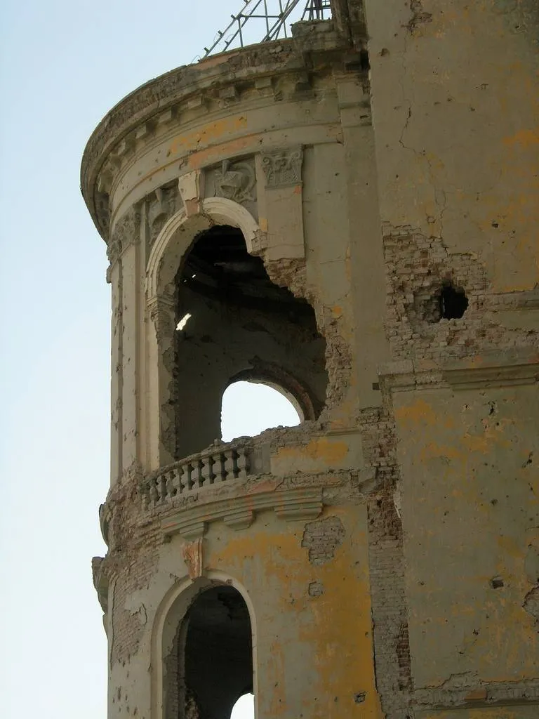 Les ruines du palais Tajbeg et du palais Darulaman , le Versailles d'Afghanistan Les ruines du palais Tajbeg et du palais Darulaman le Versailles d Afghanistan 3 Les-ruines-du-palais-Tajbeg-et-du-palais-Darulaman-le-Versailles-d-Afghanistan-3