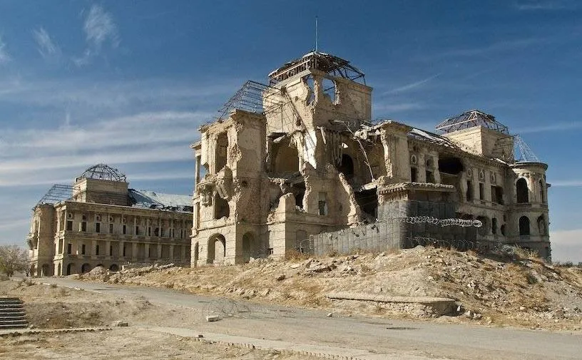 Les ruines du palais Tajbeg et du palais Darulaman , le Versailles d'Afghanistan Les ruines du palais Tajbeg et du palais Darulaman le Versailles d Afghanistan 4 Les-ruines-du-palais-Tajbeg-et-du-palais-Darulaman-le-Versailles-d-Afghanistan-4