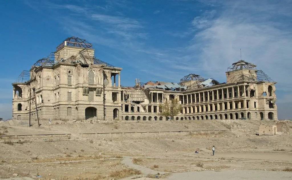 Les ruines du palais Tajbeg et du palais Darulaman , le Versailles d'Afghanistan Les ruines du palais Tajbeg et du palais Darulaman le Versailles d Afghanistan 5 Les-ruines-du-palais-Tajbeg-et-du-palais-Darulaman-le-Versailles-d-Afghanistan-5