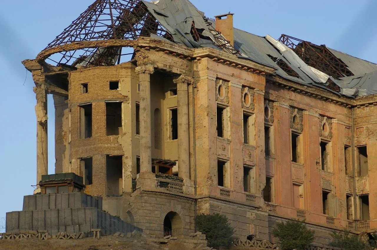 Les ruines du palais Tajbeg et du palais Darulaman , le Versailles d'Afghanistan Les ruines du palais Tajbeg et du palais Darulaman le Versailles d Afghanistan 7 Les-ruines-du-palais-Tajbeg-et-du-palais-Darulaman-le-Versailles-d-Afghanistan-7