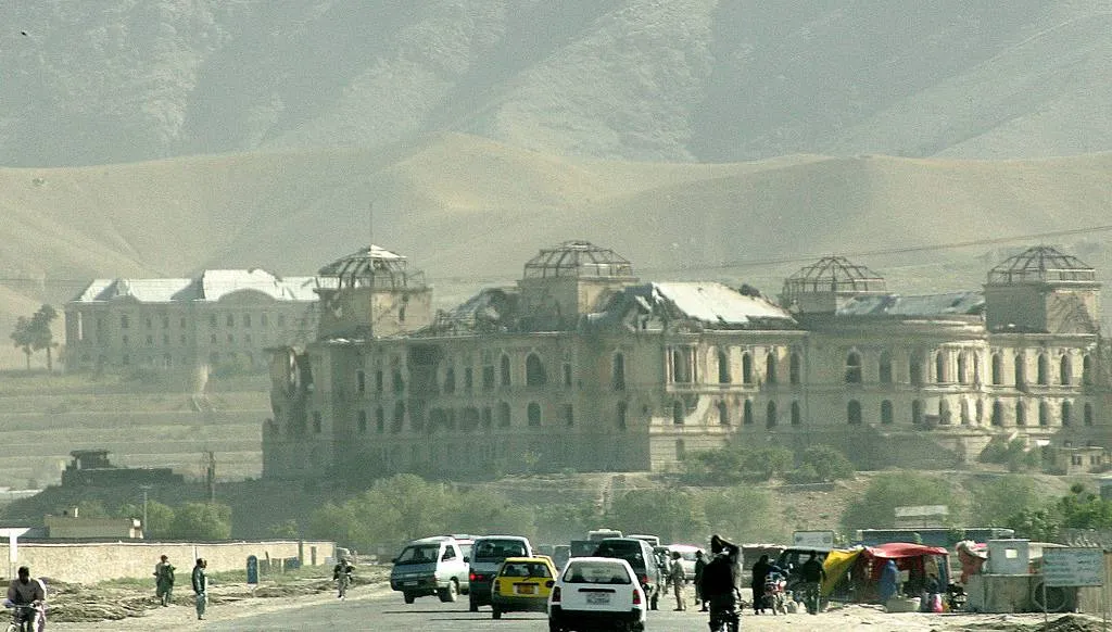 Les ruines du palais Tajbeg et du palais Darulaman , le Versailles d'Afghanistan Les ruines du palais Tajbeg et du palais Darulaman le Versailles d Afghanistan 8 Les-ruines-du-palais-Tajbeg-et-du-palais-Darulaman-le-Versailles-d-Afghanistan-8