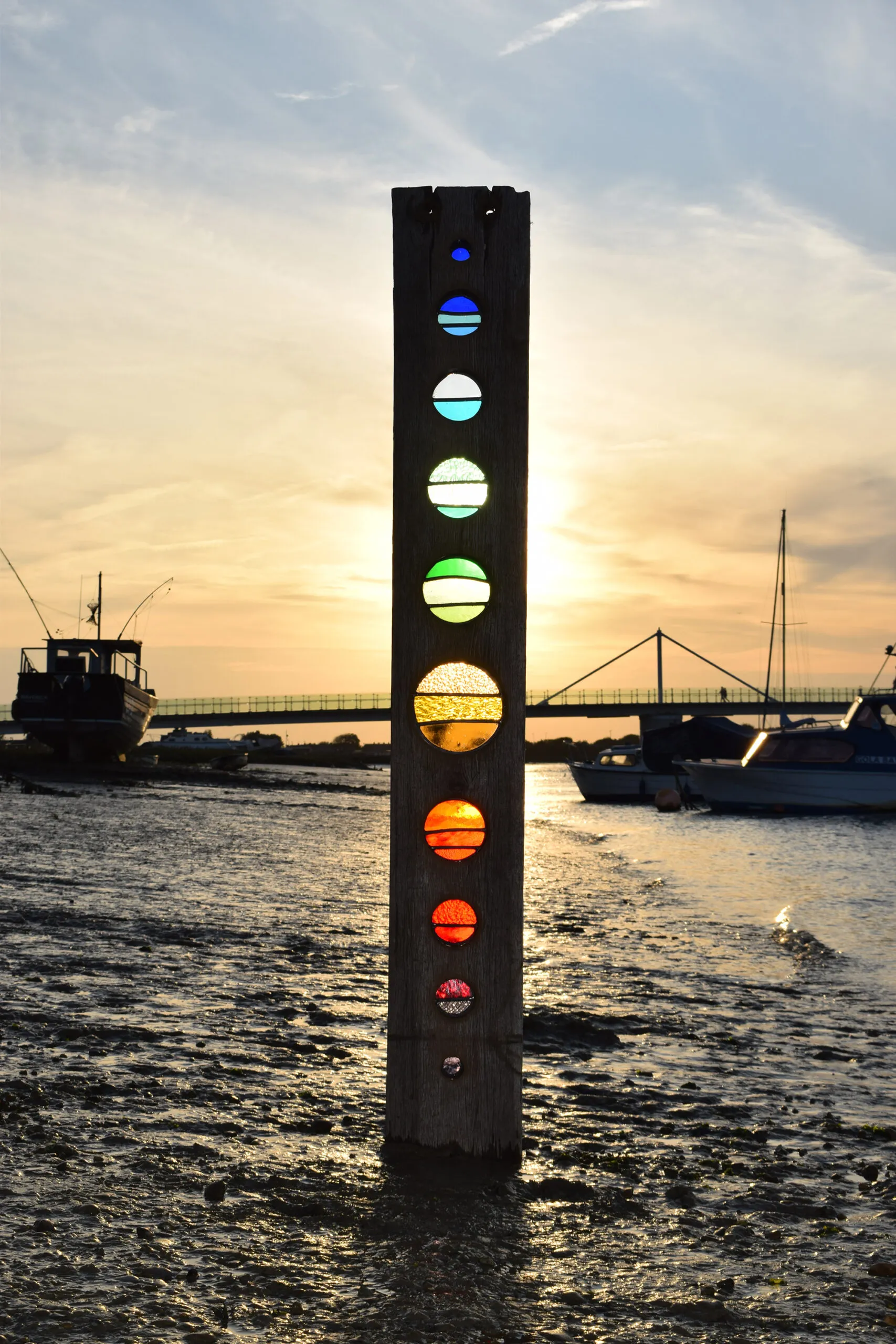 Les totems lumineux et colorés de Louise Durham Les totems lumineux et colores de Louise Durham 7 Les-totems-lumineux-et-colores-de-Louise-Durham