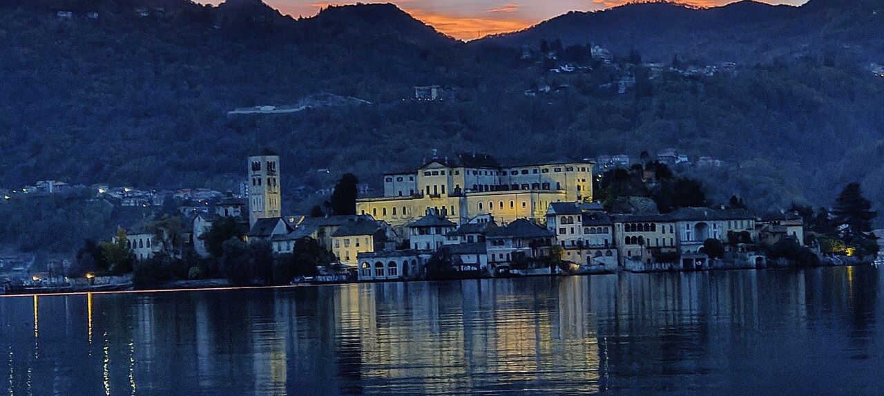 Abbaye Mater Ecclesiae sur Isola San Giulio Abbaye Mater Ecclesiae sur Isola San Giulio