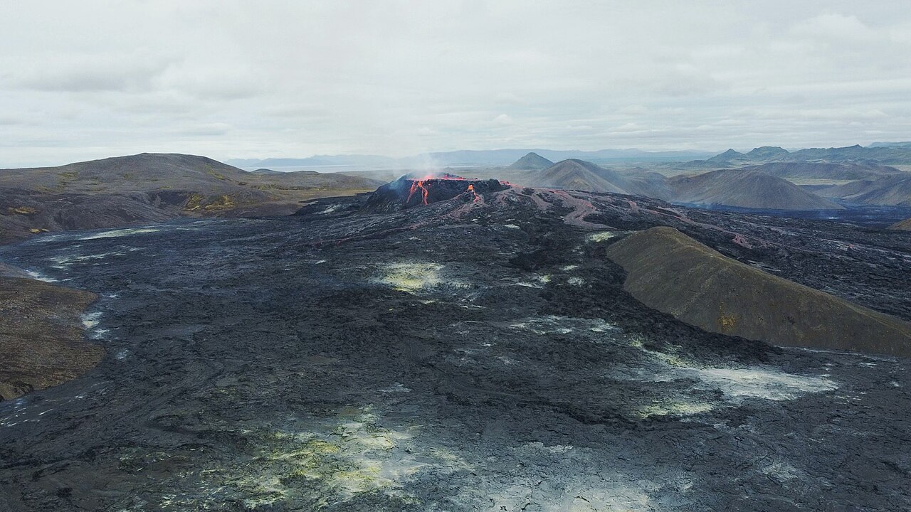 Champ de lave du Fagradalsfjall en août 2021 Étendue du champ de lave refroidi du Fagradalsfjall en Islande en août 2021