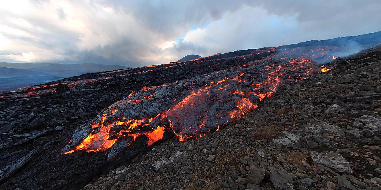 Lave du Fagradalsfjall en gros plan Gros plan sur une coulée de lave active du Fagradalsfjall en Islande en 2021